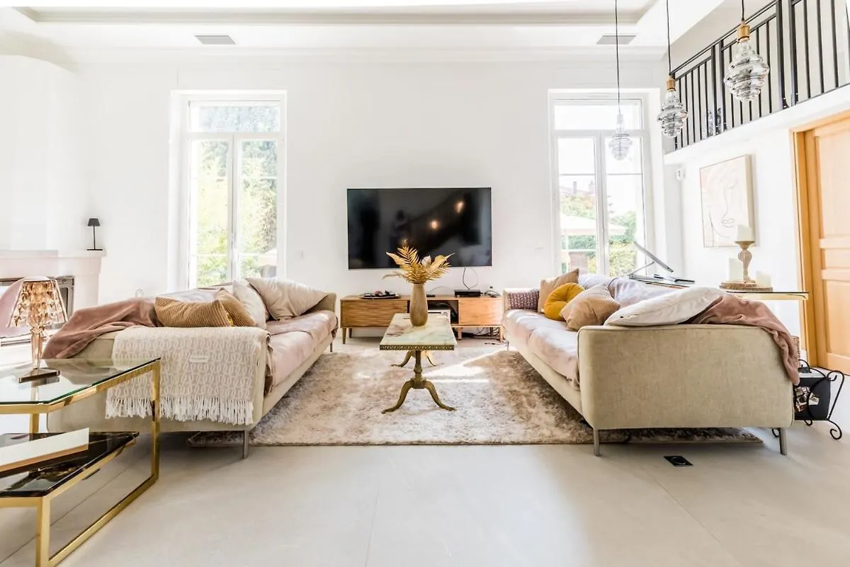 220M2 - Pool Villa, 4 Bedrooms, Hot Tub Cannes 0*,  Frankreich